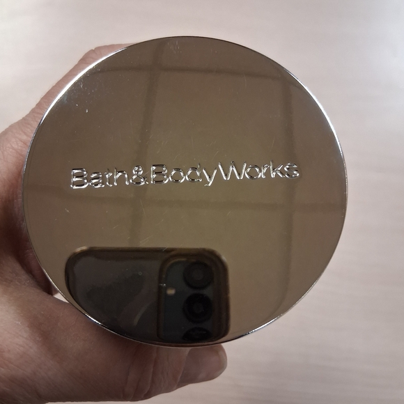 Bath & Body Works Espresso Martini Candle with Gold and Brown Design - Picture 3 of 5